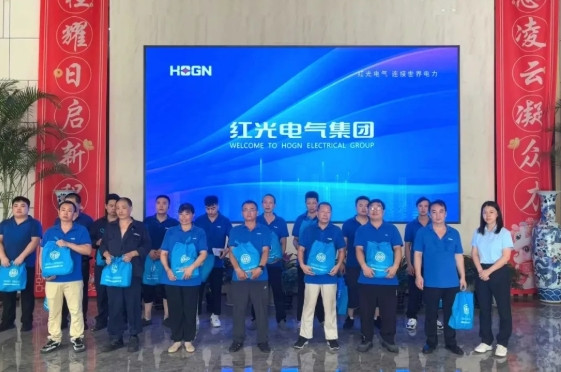 2025年7月 【“夏送清冷”进行时】乐清经济开发区总工会慰问AGGAME出产一线